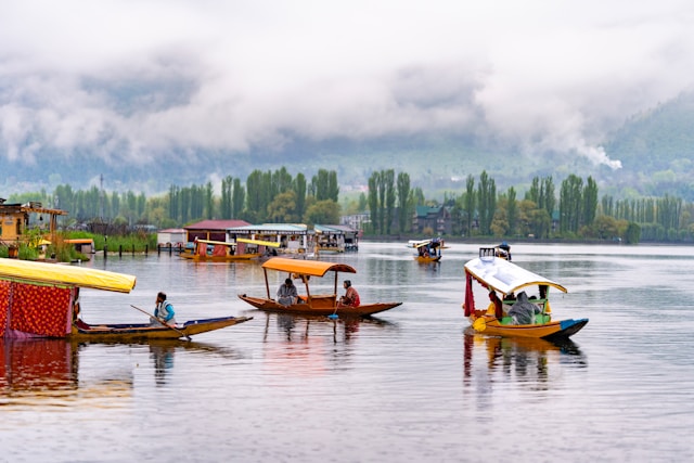 kashmir dal lake